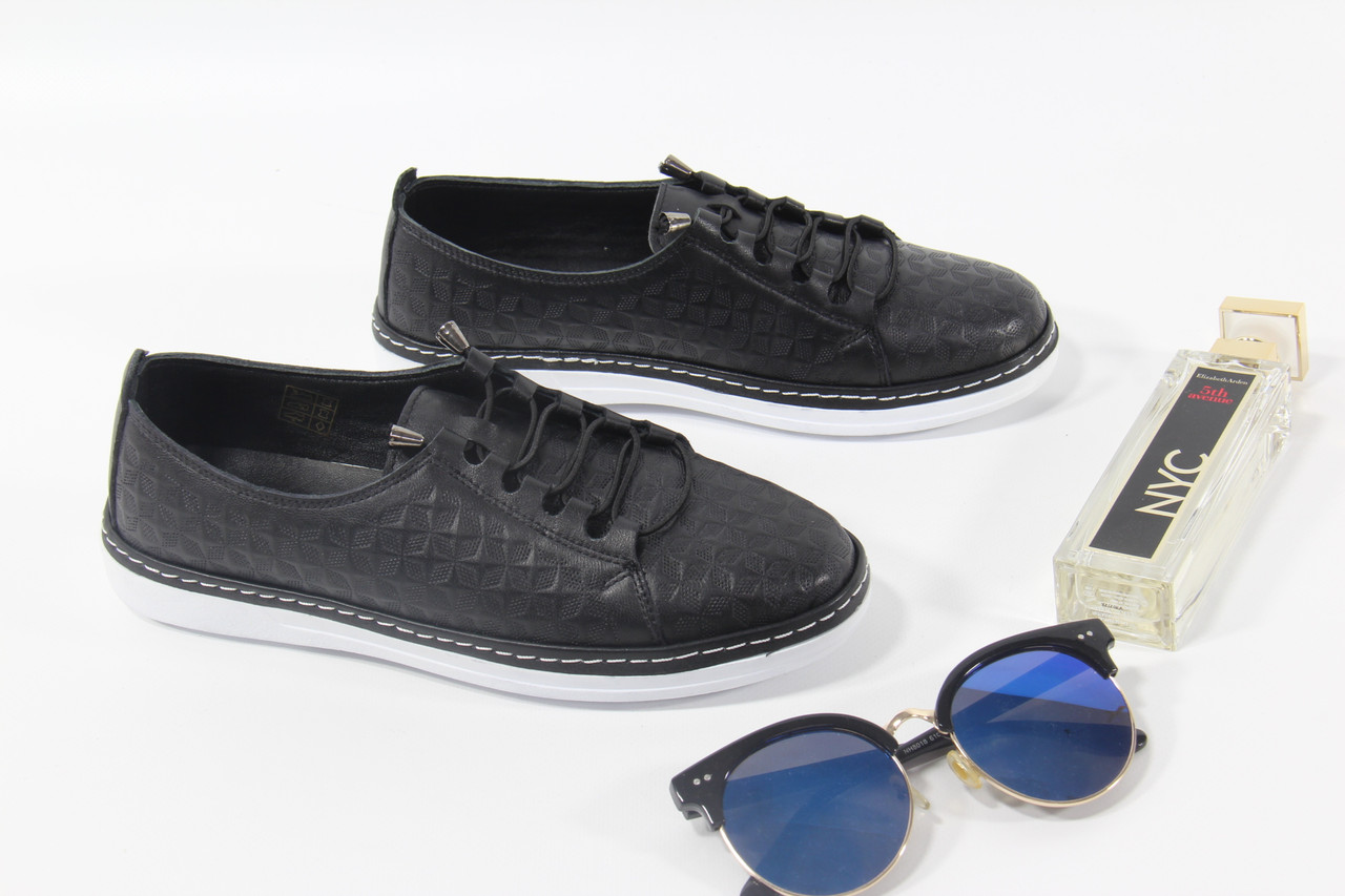 Мокасини жіночі Aras Shoes 301-siah Чорні на шнуровці