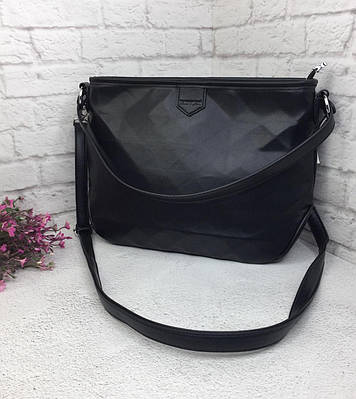 Жіноча сумка чорна з ремішком, модний дизайн