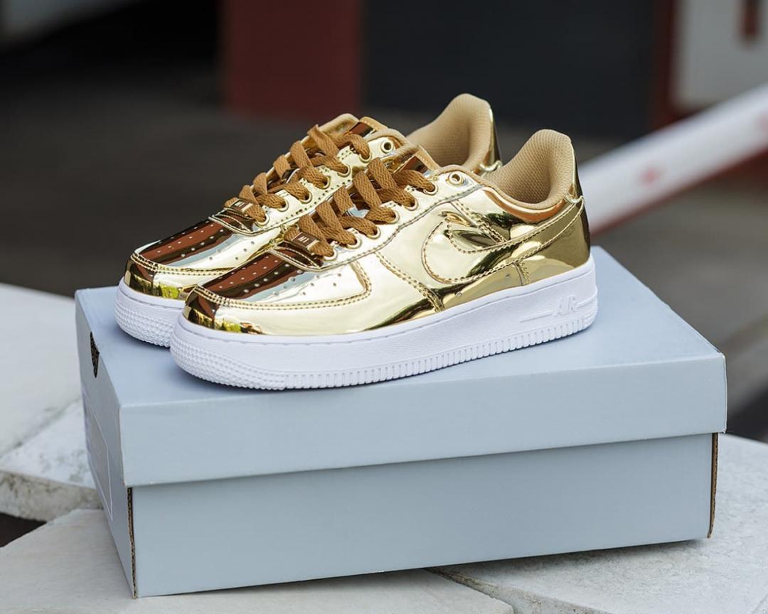 nike air force one gold white