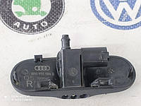 Форсунка омивача лобового скла 8R0955988B Q 5 USA AUDI