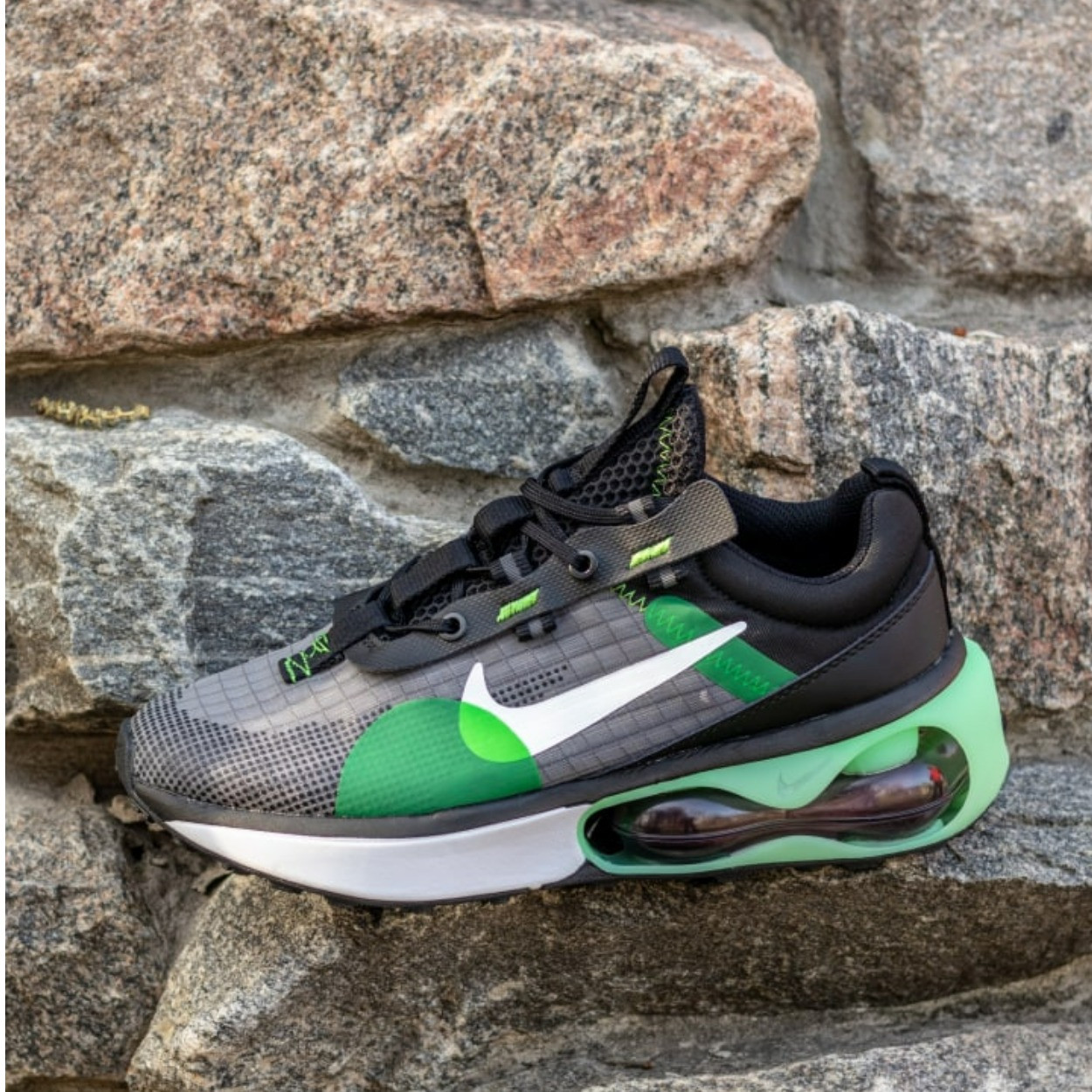 Чоловічі кросівки Nike Air Max 2021 чорні із зеленим найк аїр макс демісезонні повсякденні
