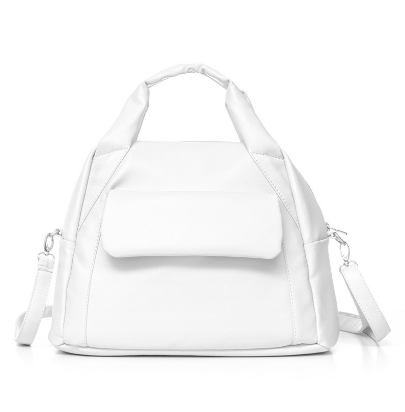 Жіноча спортивна сумка біла з двома ручками на ремінці через плече, матова екошкіра