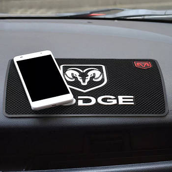 Антиковзкий килимок на панель авто Dodge (Додж)
