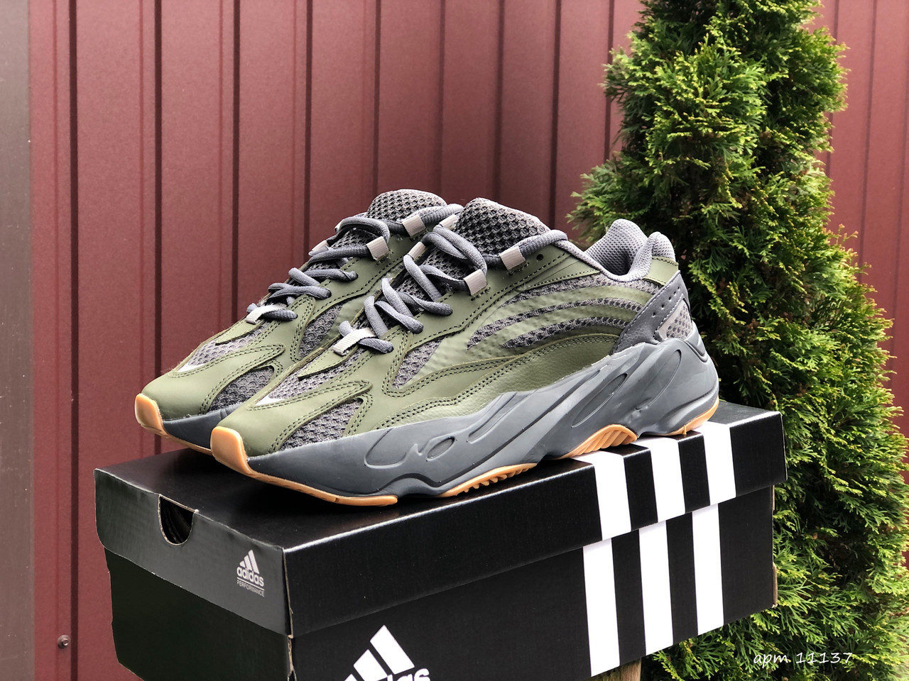 Мужские кроссовки Adidas Yeezy Boost 700 V2 Vanta, хаки