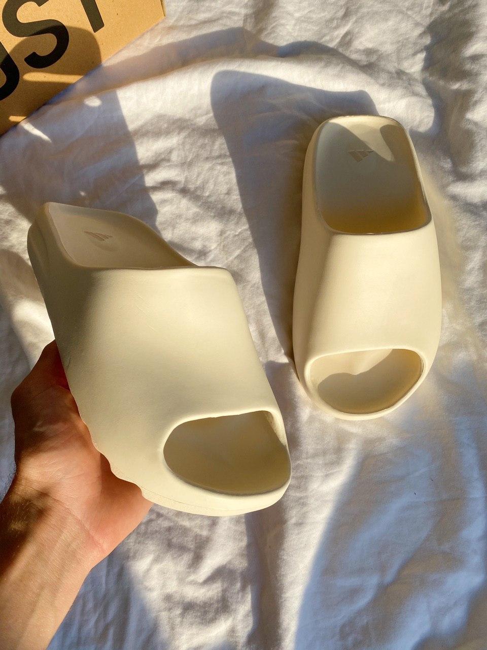 Шльопанці Adidas Slide Bone жіночі молочні шльопанці капці сланці адідас і слайд літо легкі капці