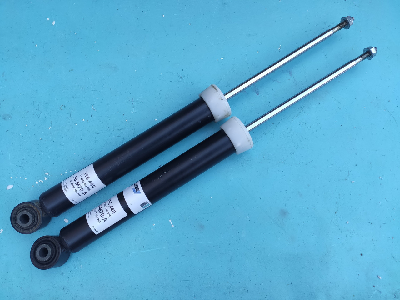 задний амортизатор opel insignia 2008. амортизаторы передние опель инсигния 2. опель инсигния передние амортизаторы. амортизаторы инсигния. 0 турбо.