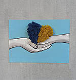 Картина Серце з блакитного та жовтого моху, що зображає прапор України. Патріотичний подарунок, фото 4