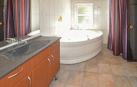 d7520_bath_01.jpg