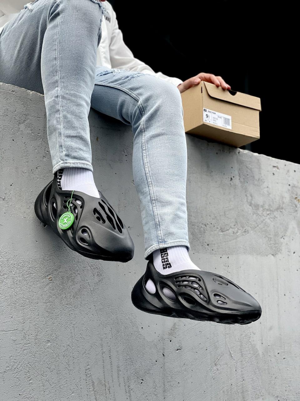 Кросівки жіночі чорні Yeezy Foam Runner (04524)