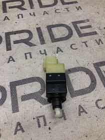 Концевик педалі гальма Mercedes-Benz