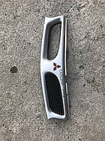 Решетка радиатора передняя для Mitsubishi Carisma 1998 г.в.