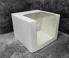 Коробка для торта 25 х 25 х 15см біла з кутовим віконцем