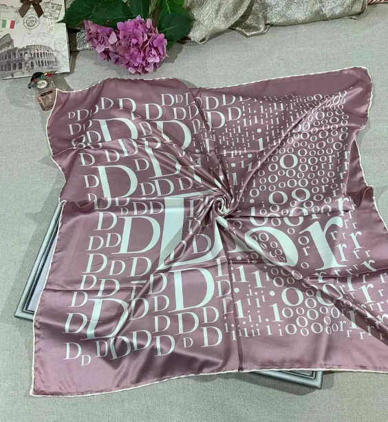 Шовкова хустка Грація Di 90*90 см пудрова ручна обробка краю