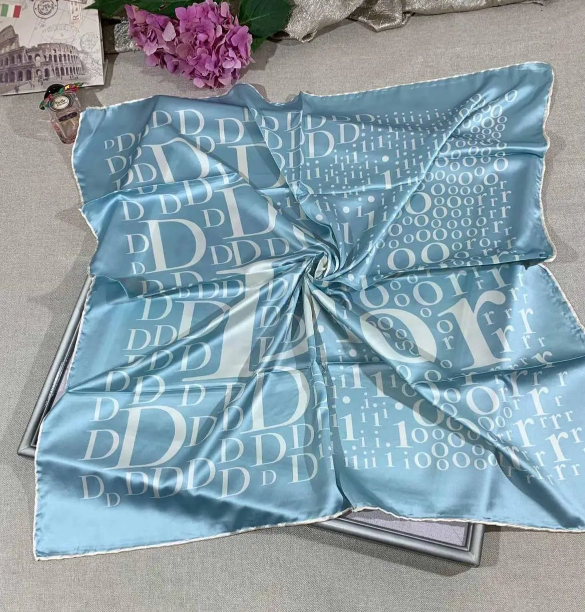 Шовкова хустка Грація Di 90*90 см блакитна ручна обробка краю