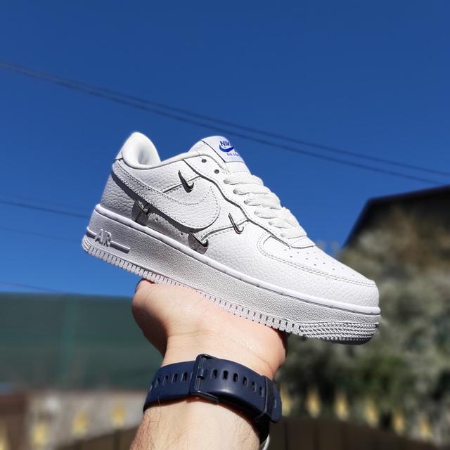 Nike Air Force 1 LX