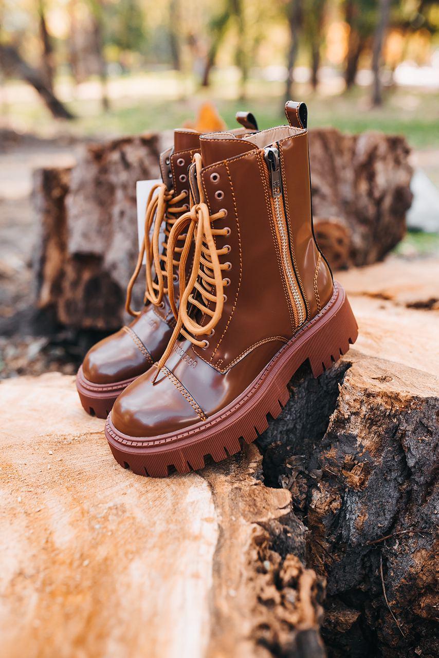 Коричневі черевики глянсові Balenciaga Tractor boots Patent. Взуття високе жіноче Баленсіага Трактор, фото 1