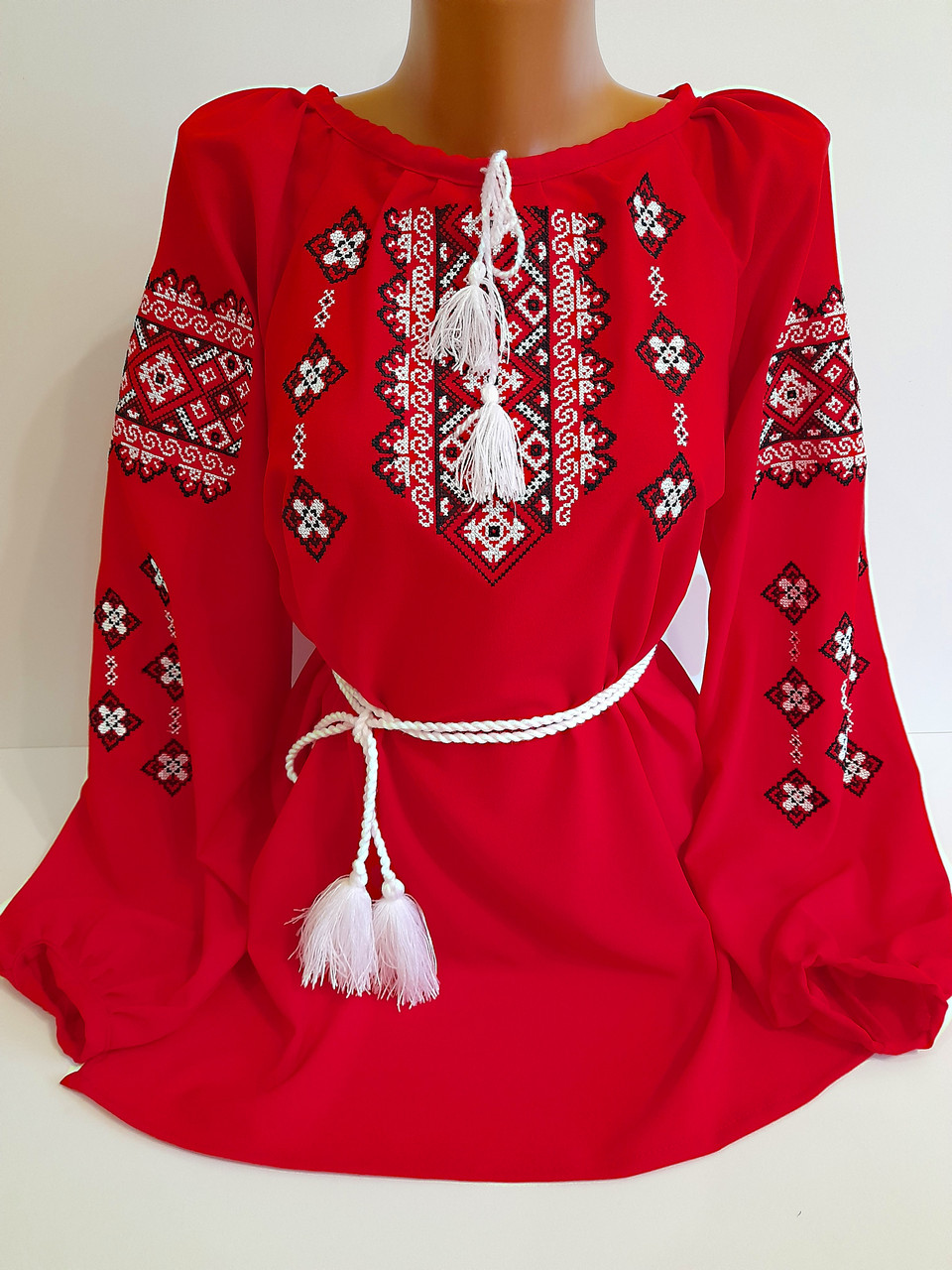 Вишиванка. Жіноча вишиванка