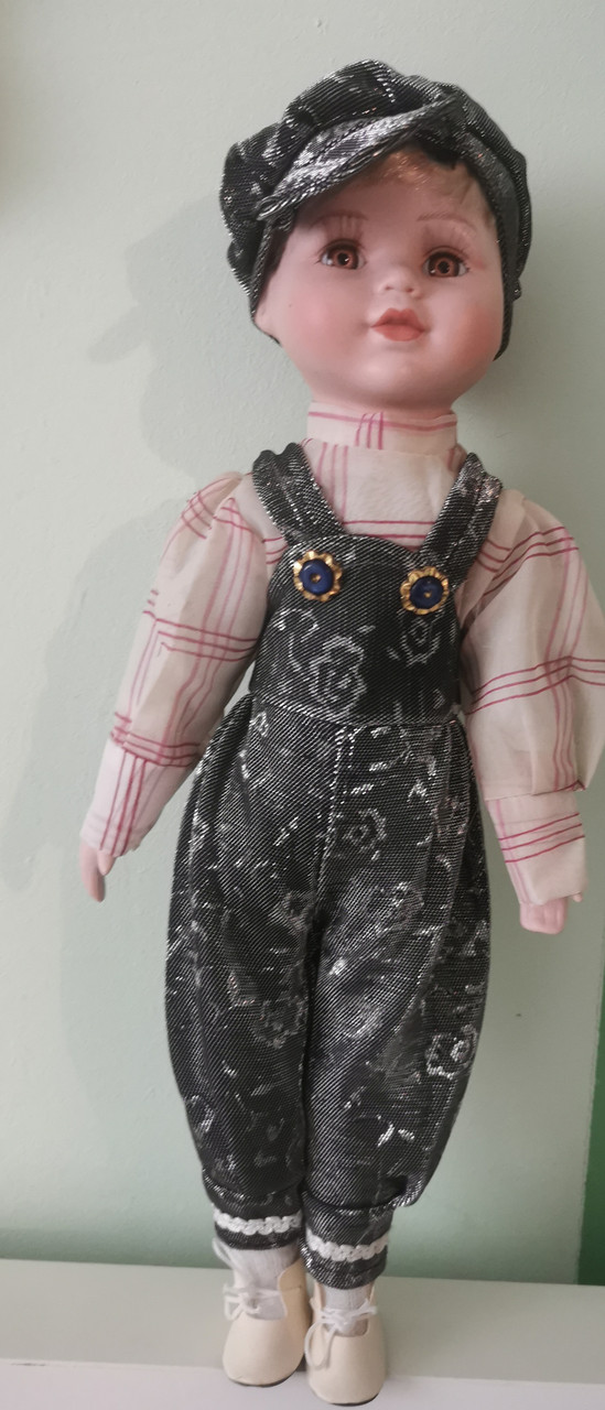 Порцелянова лялька Катя