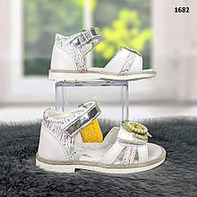 Дитячі босоніжки для дівчинки білі відкриті смайлик 21-26р