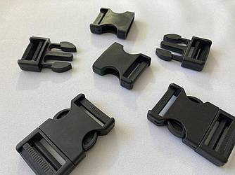 Карабін пластиковий 30 мм чорний