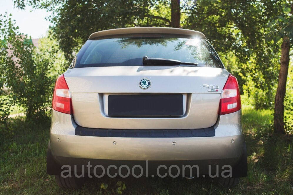 Накладка на задній бампер Skoda Fabia II 2007-2013 р.в. Шокоду Фабіа