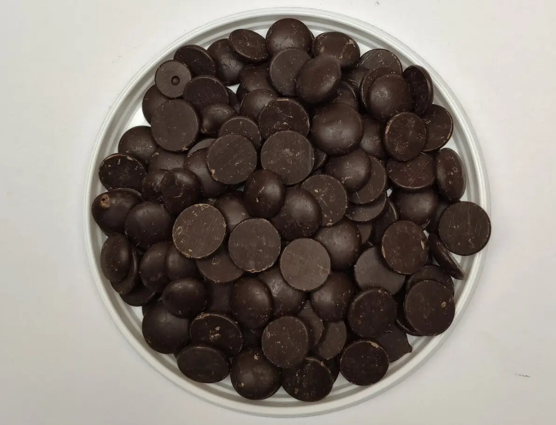 Глазур чорна ( монети) Satina Dark, Zeelandia зі смаком темного шоколаду.