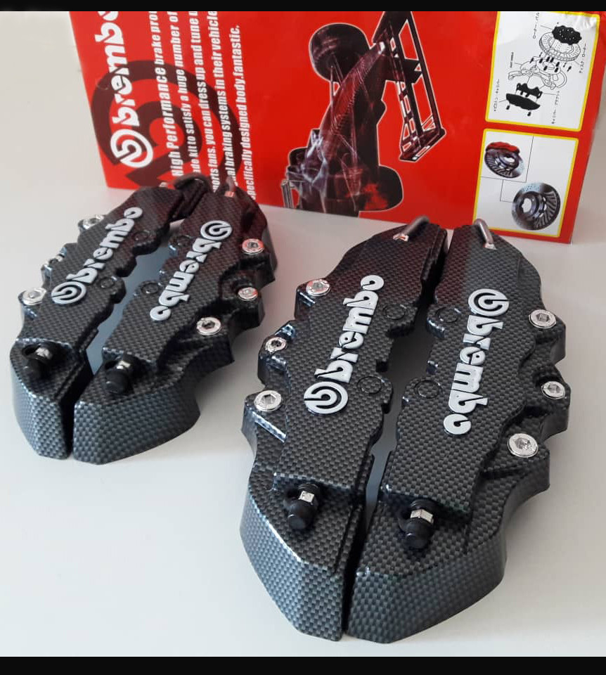 Накладка на суппорт brembo "carbon" универсальная. R19-21" диски. - фото 1 - id-p1610446580