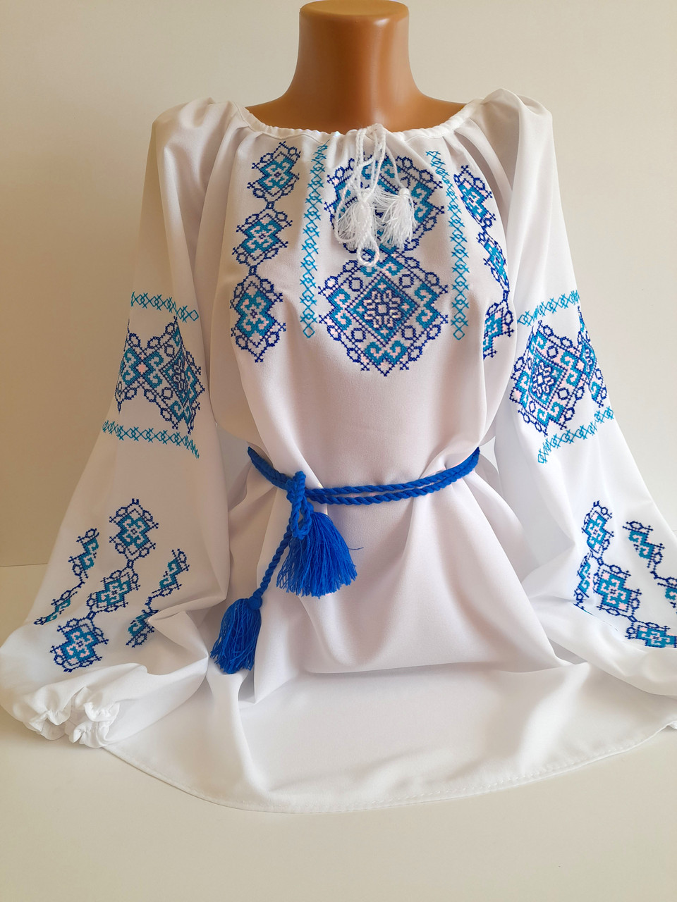 Вишиванка. Жіноча вишиванка