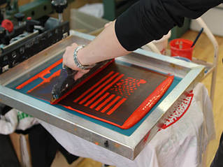 Печать на одежде методом шелкографии