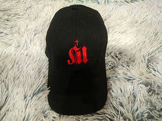 Вышивка логотипа на бейсболка для крупного завода