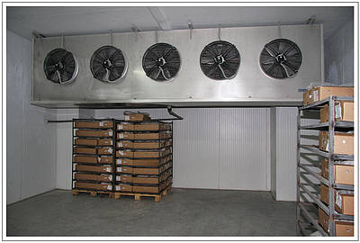 Холодильне обладнання для камер охолодження.