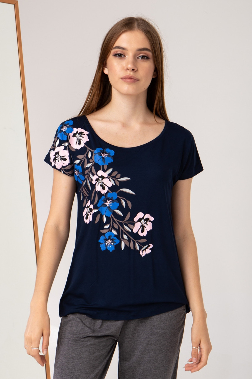 Стильна жіноча віскозна футболка на літо з квітковим принтом "Flowers" L,XL,XXL,3XL,4XL,