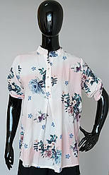 Жіноча літня блузка з квітковим кізерунком з тонкої тканини