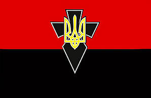 Прапор Упа на вулиці, на стіні чорно-червоний прапор
