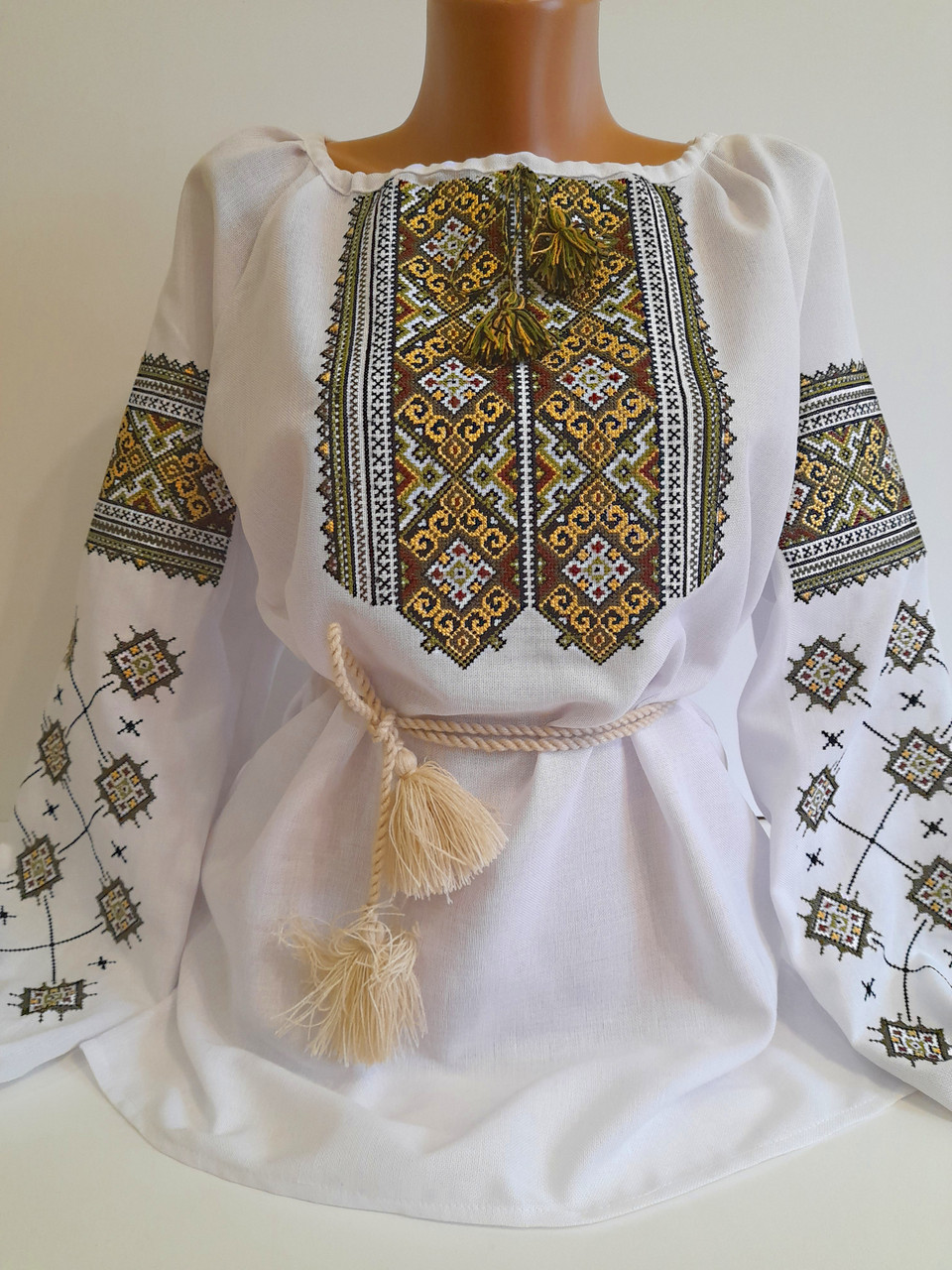 Вишиванка. Жіноча вишиванка.