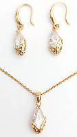 Набір: сережки 28 мм, кулон 23 мм, ланцюжок 39-44 см. Позолота 18К. Камені: білий циркон.