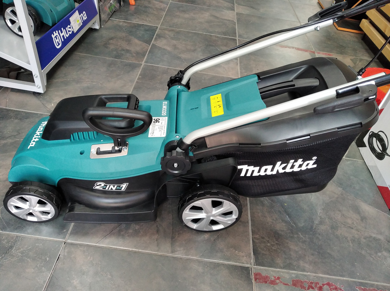 Газонокосарка Makita ELM3320 - фото 1 - id-p531407776