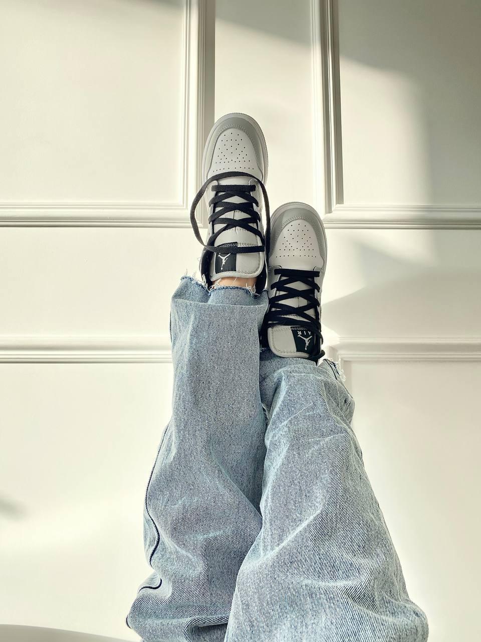 Nike Air Jordan 1 Retro Mid Smoke Grey кросівки та кеди висока якість Розмір 36 41 Да, 3, Да, Шнурки, Плоска підошва, Білий Чорний Сірий, В'єтнам, Ні., Шкіра, Текстиль, Резіна, Nike Air Nike Air Jordan 1 Retro Mid Smoke Grey кросівки та кеди висока якість Розмір 36 41 Да, 3, Да, Шнурки, Плоска підошва, Білий Чорний Сірий, В'єтнам, Ні., Шкіра, Текстиль, Резіна, Nike Air