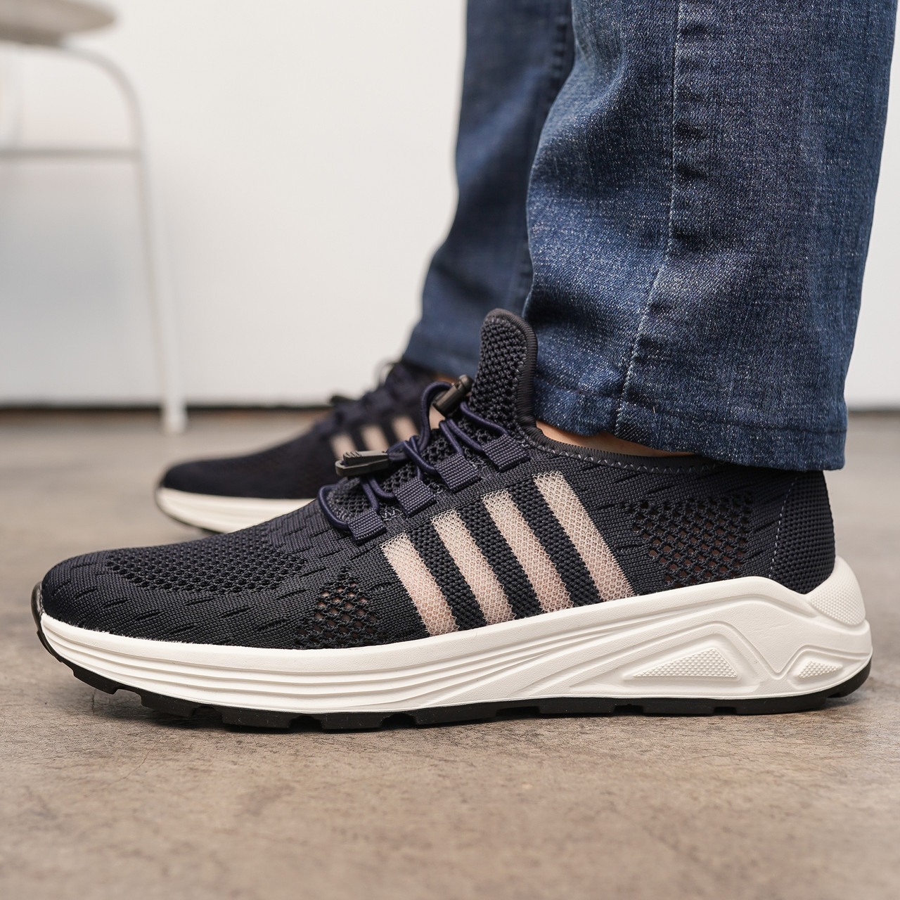 Чоловіче взуття в сітку синього кольору