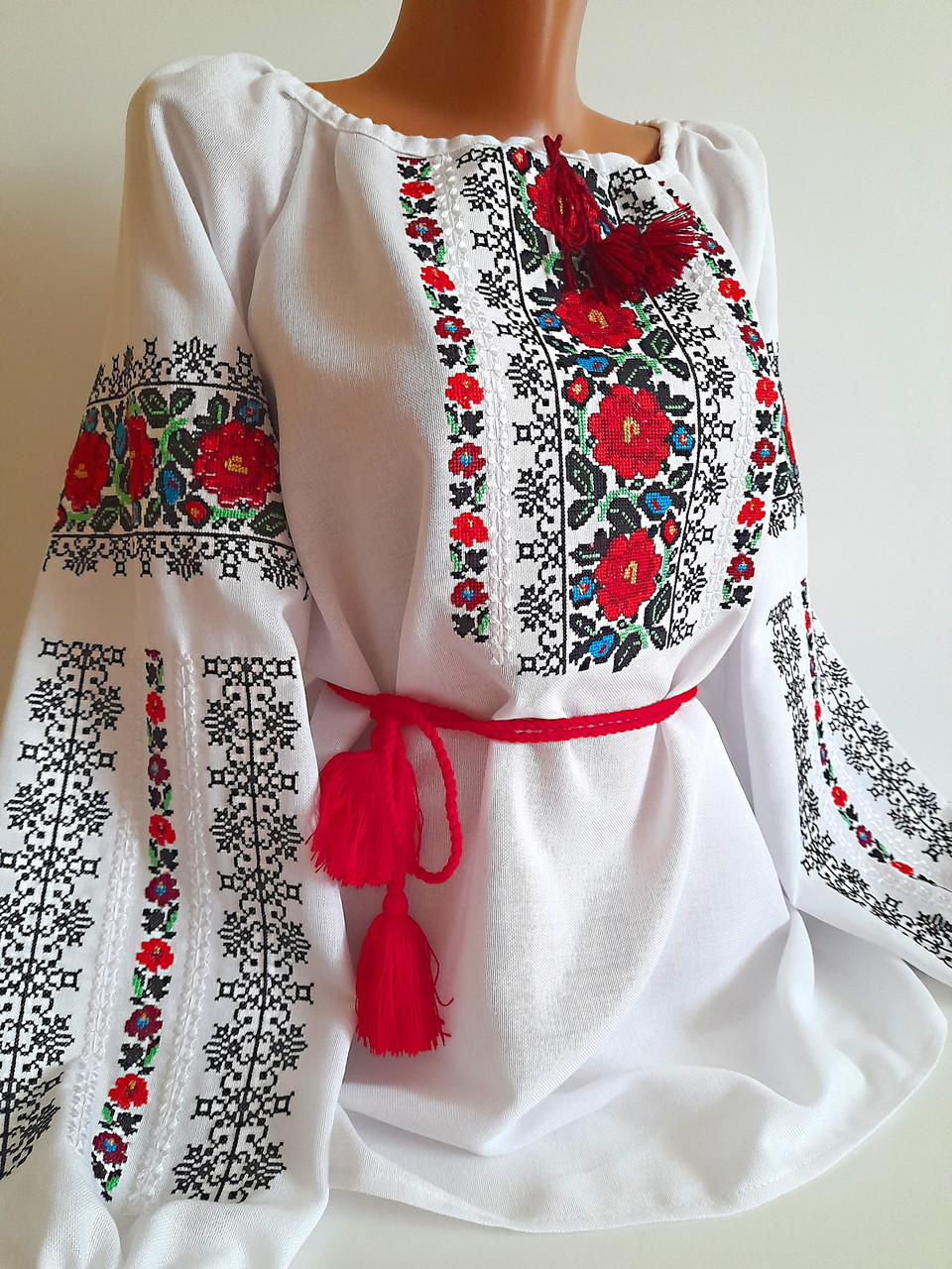 Вишиванка. Жіноча вишиванка.
