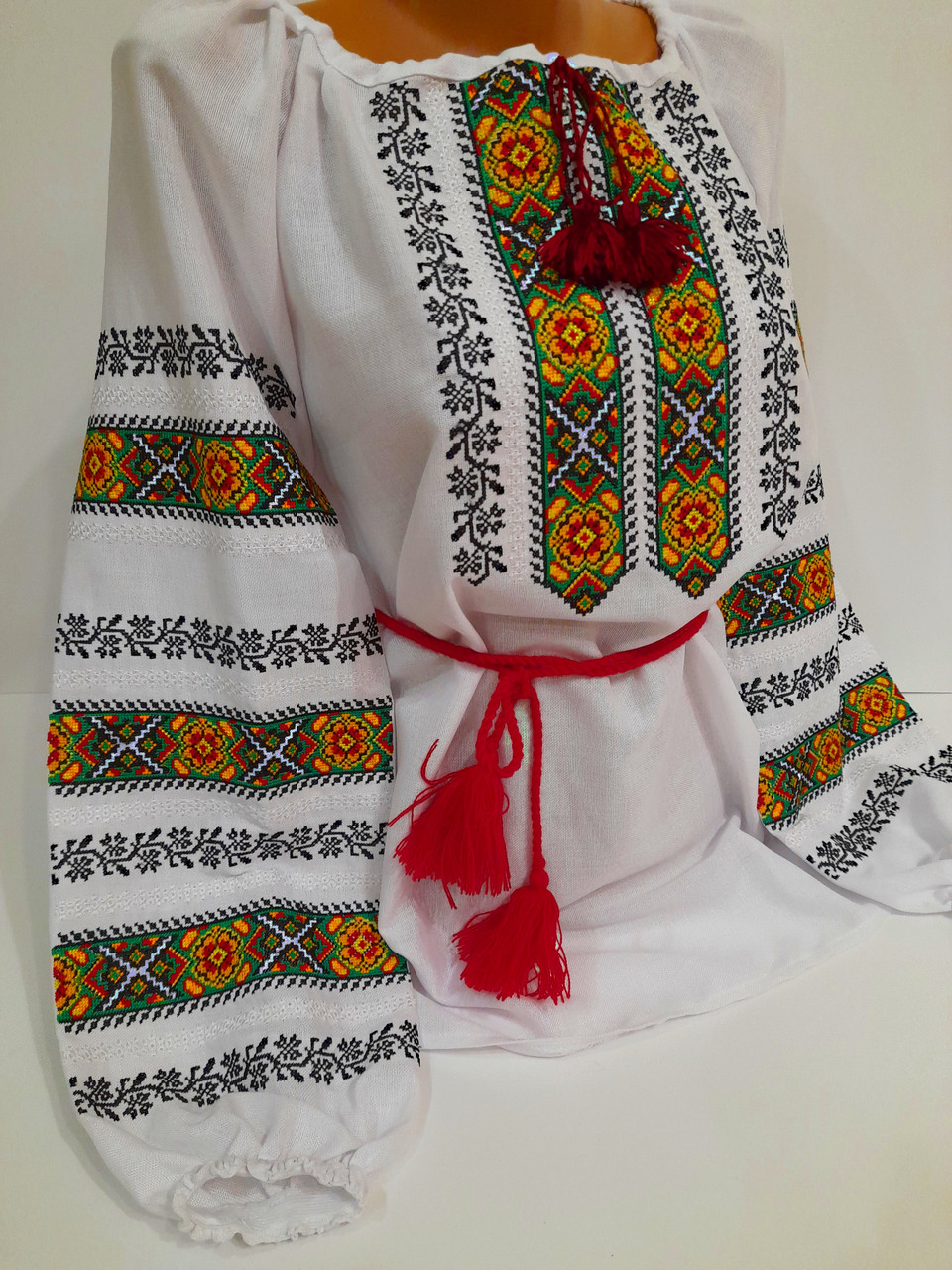 Вишиванка. Жіноча вишиванка.