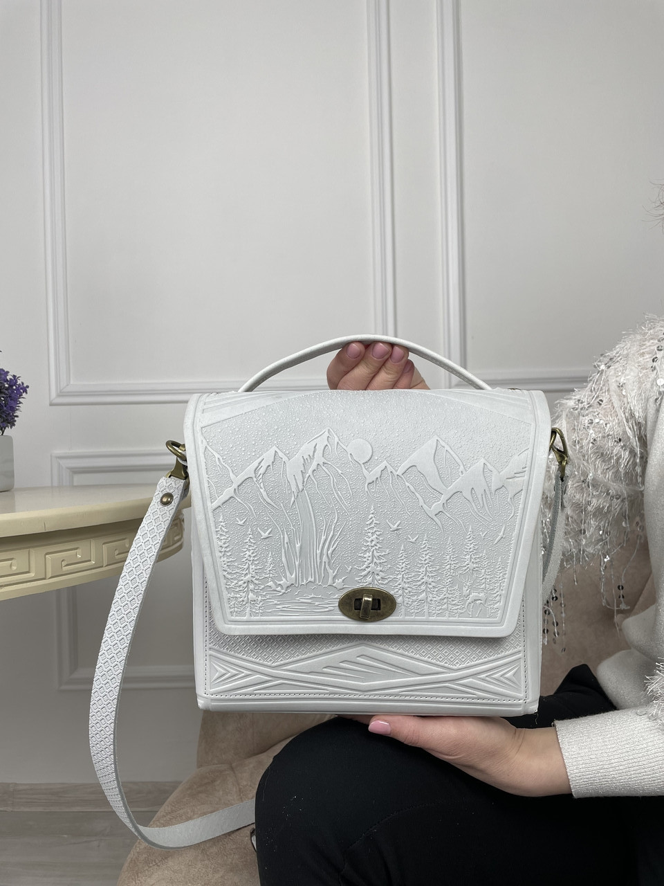Біла жіноча сумочка з натуральної шкіри ручної роботи Пейзаж, вмістка сумка