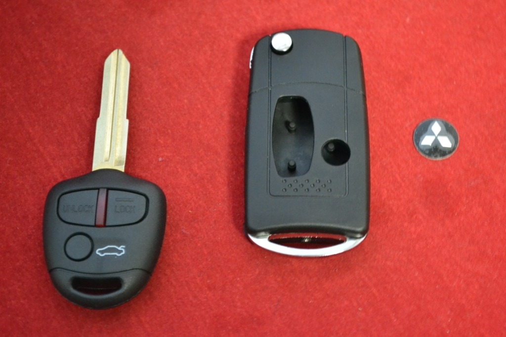 Викидний ключ Mitsubishi outlander, pajero, lancer, grandis на 3 кнопки вигляд Дуга