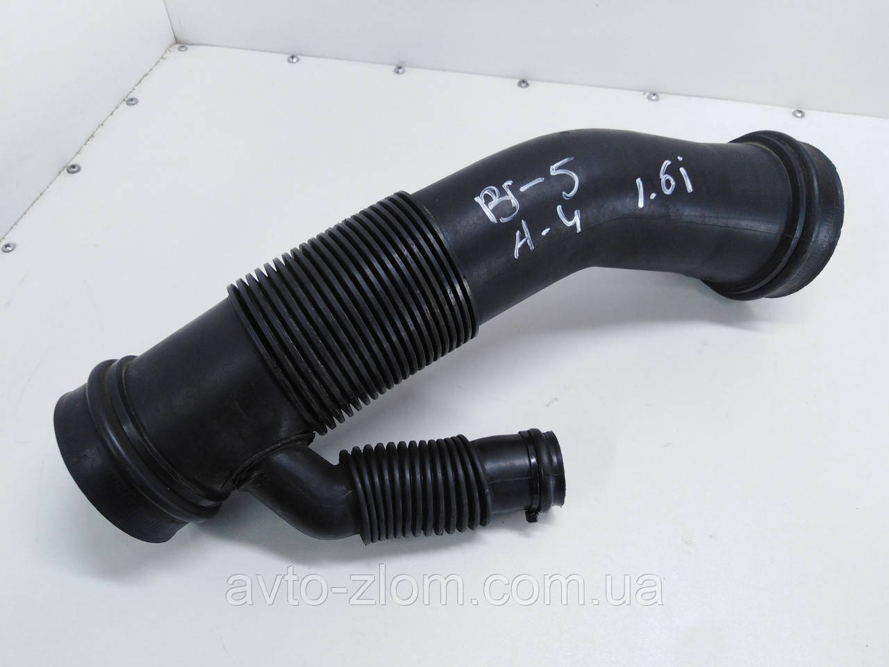 Патрубок повітряного фільтра Volkswagen Passat B5, Пассат Б5. 1.6i.    06B129627., фото 1