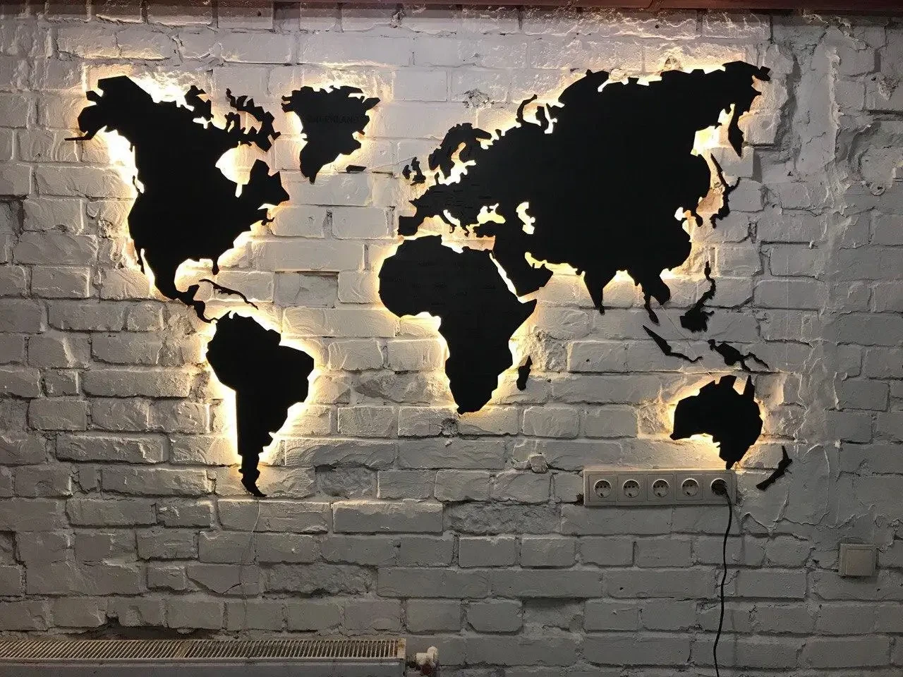 Деревянная Карта Мира Черная Одноуровневая на Стену с LED Подсветкой ...
