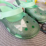 Сандалії Crocs на дівчинку Crocs Glitter Charm Mary Jane, фото 3