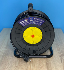 Подовжувач-котушка 4 гнізда з кришкою, 50м 16А із заземленням LM72008 max 800-3000Вт