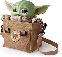 Игровая фигурка Star Wars Дитя в дорожной сумке (HBX33)