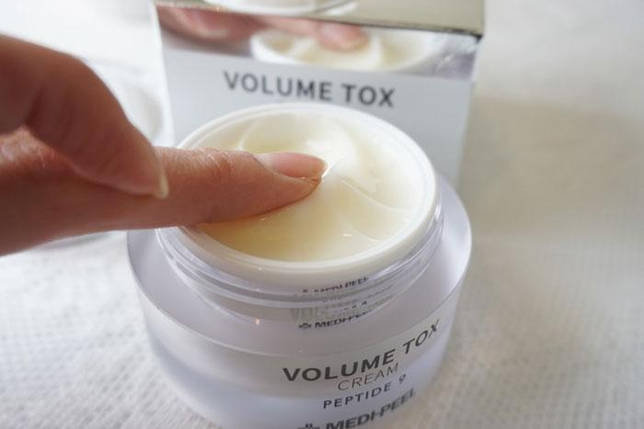 Омолоджувальний крем для обличчя з пептидами Medi-Peel Volume Tox Cream Peptide 9 50 мл, фото 3