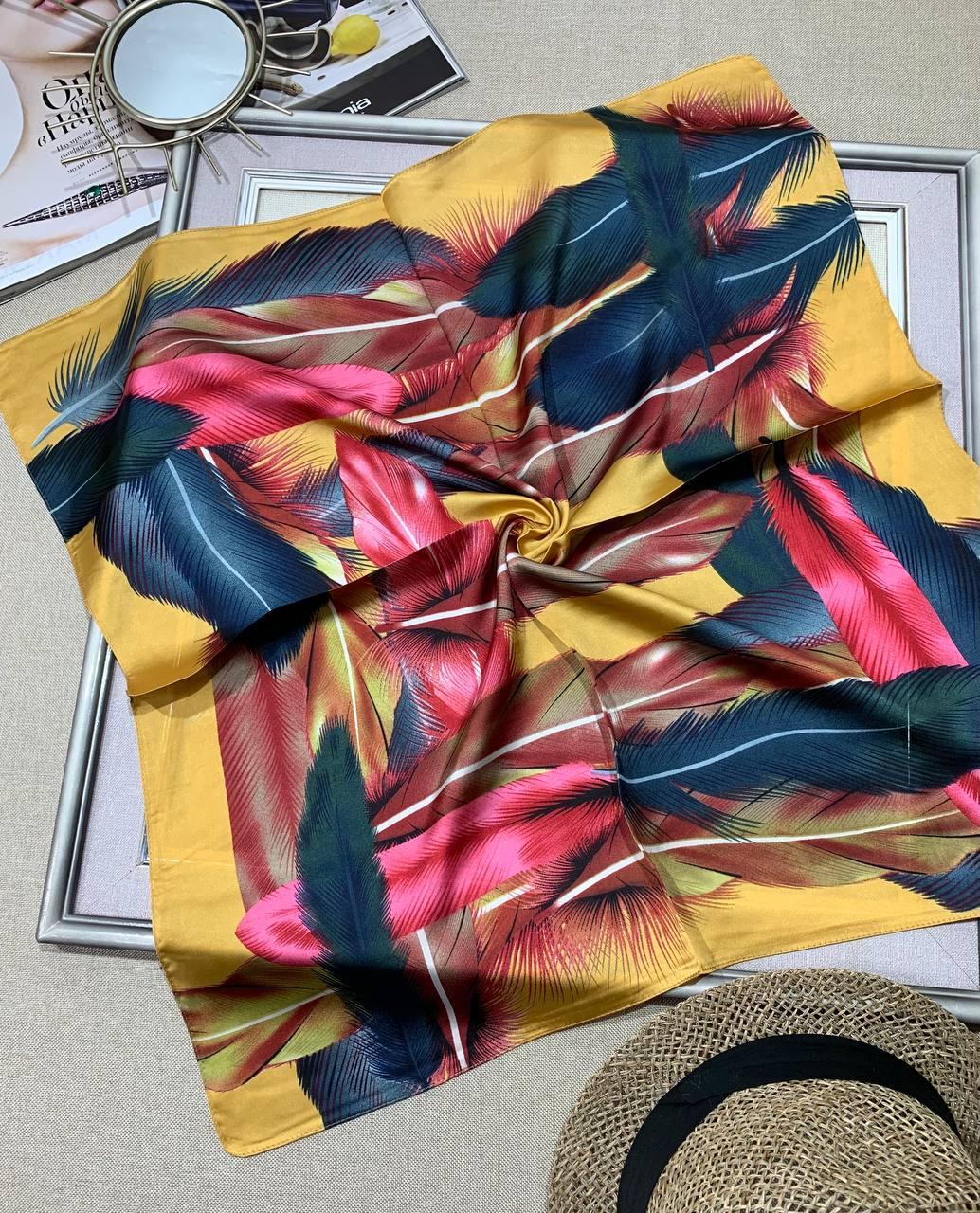 Шийна шовкова хустка Пір`я 70*70 см гірчичний